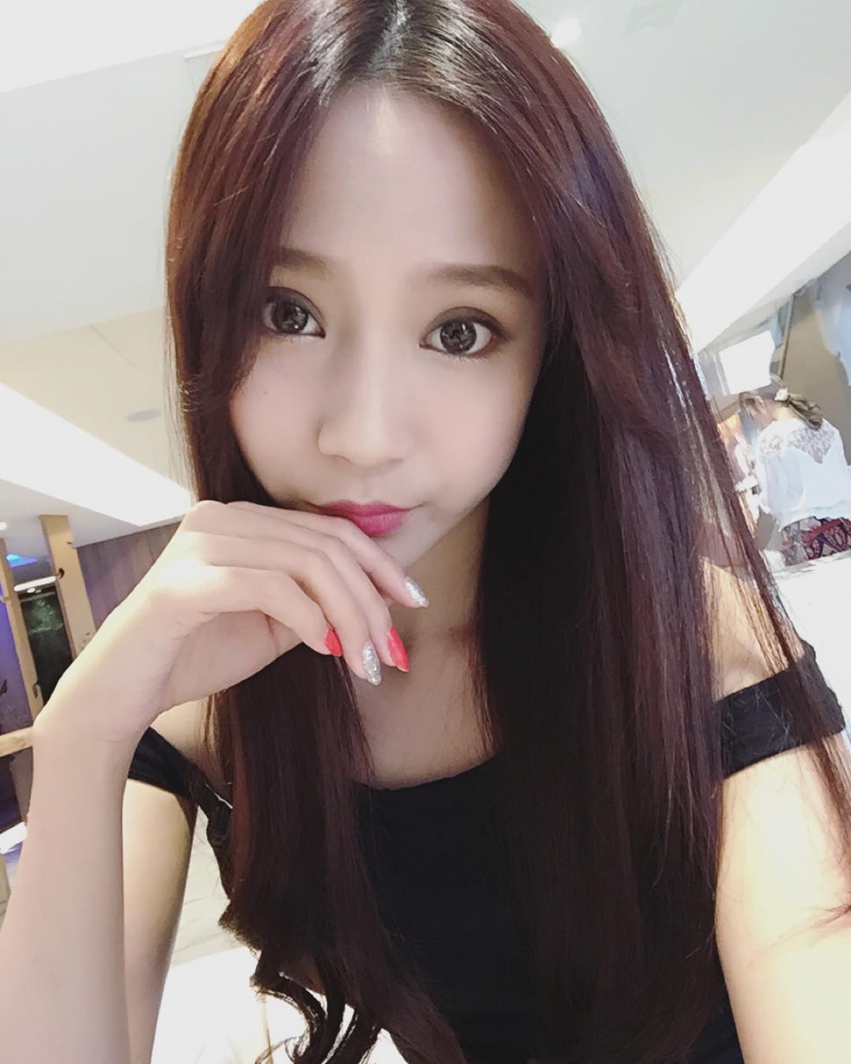 美女模特罗依璇私房自拍照气质迷人