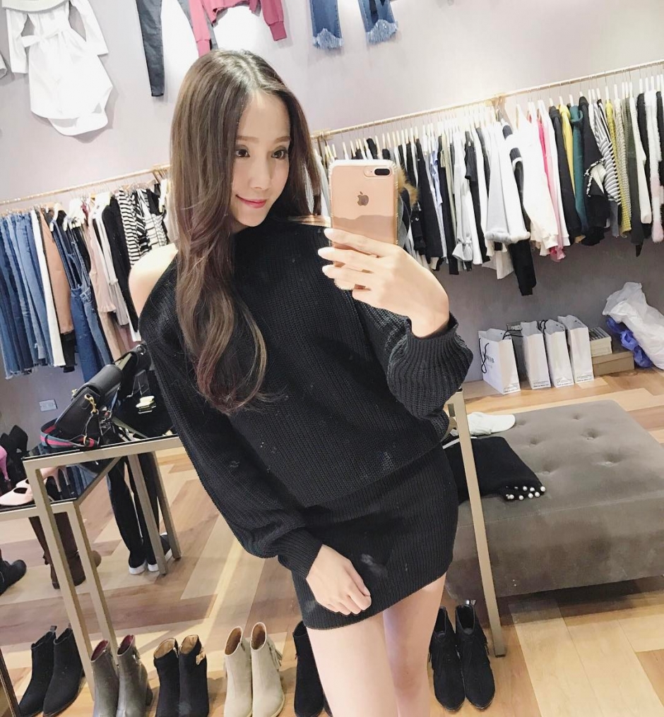 美女模特罗依璇私房自拍照气质迷人