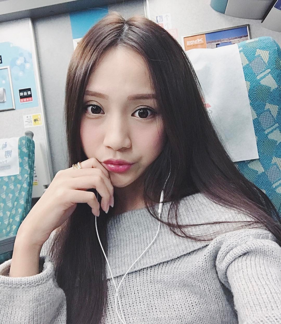 美女模特罗依璇私房自拍照气质迷人