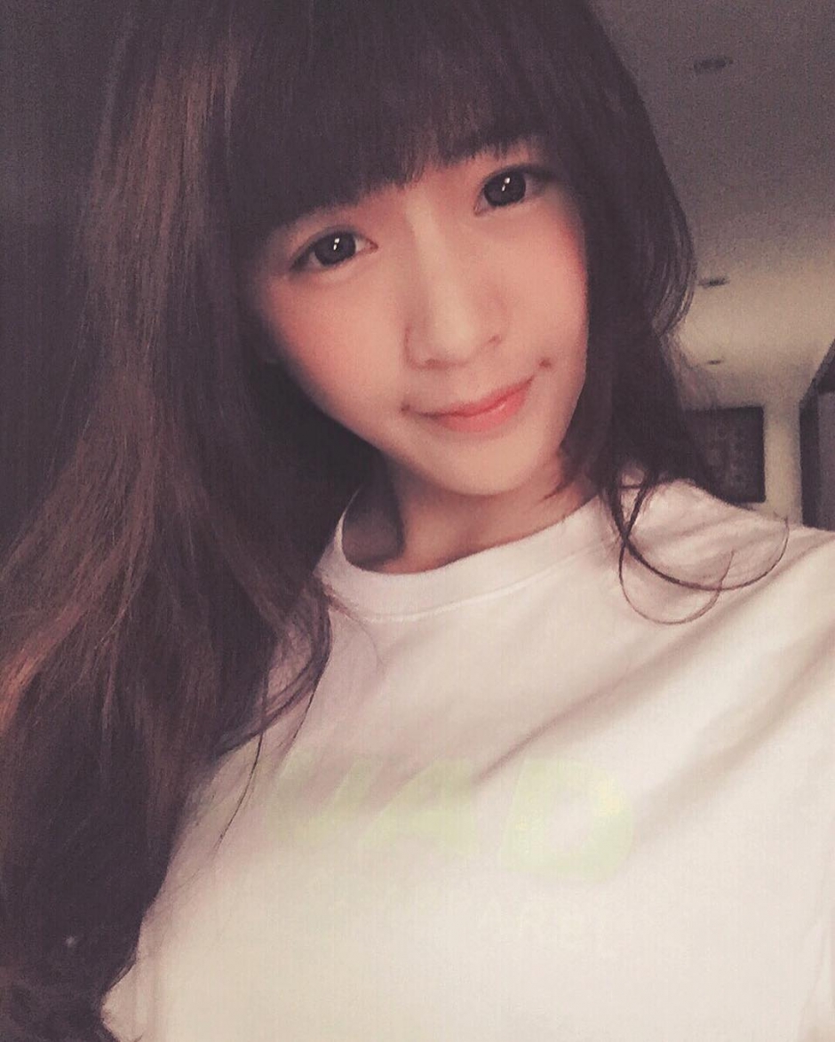 台湾美女陈语谦私房自拍照甜美迷人