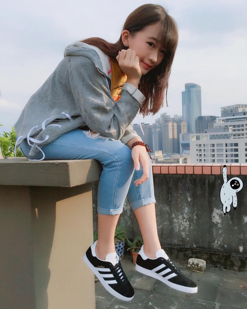 台湾美女陈语谦私房自拍照甜美迷人