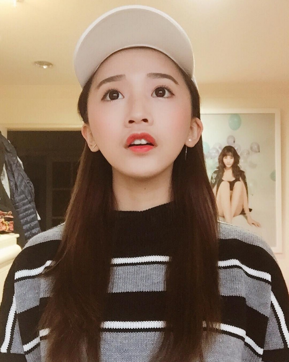 台湾美女陈语谦私房自拍照甜美迷人