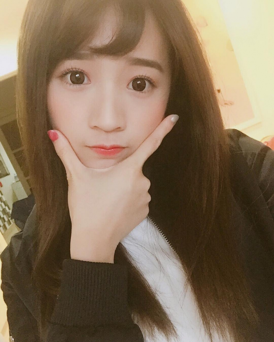 台湾美女陈语谦私房自拍照甜美迷人