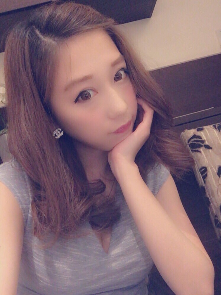 日本美女工藤紬比基尼私房照丰满迷人