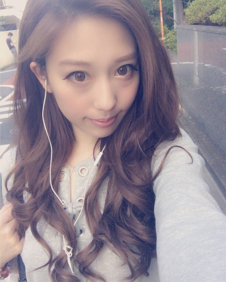 日本美女工藤紬比基尼私房照丰满迷人