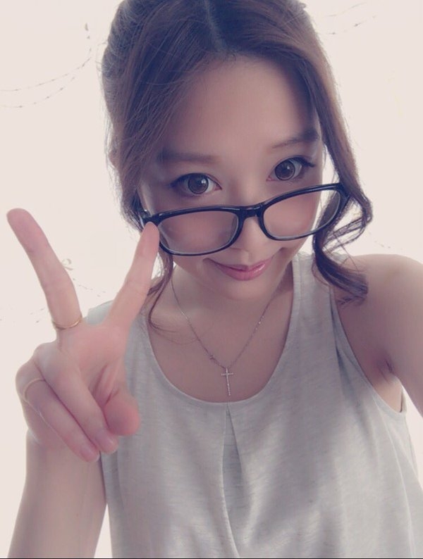 日本美女工藤紬比基尼私房照丰满迷人