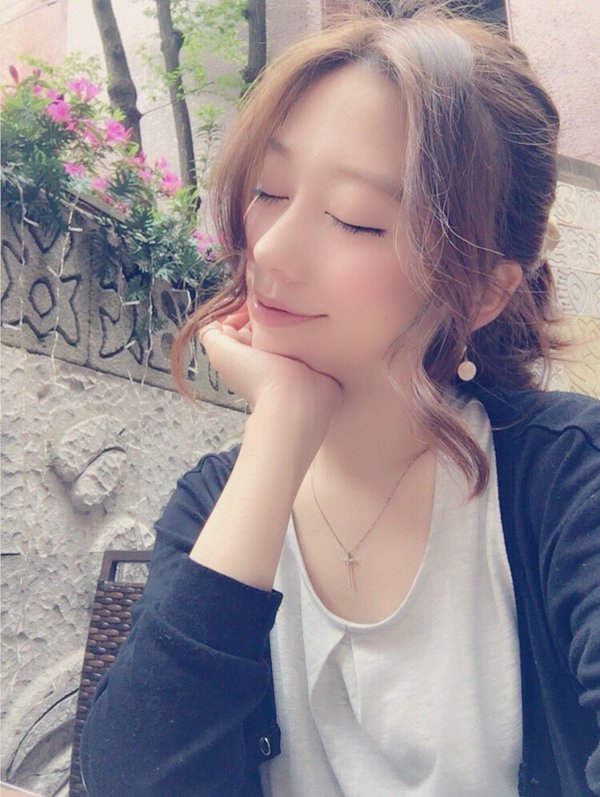 日本美女工藤紬比基尼私房照丰满迷人