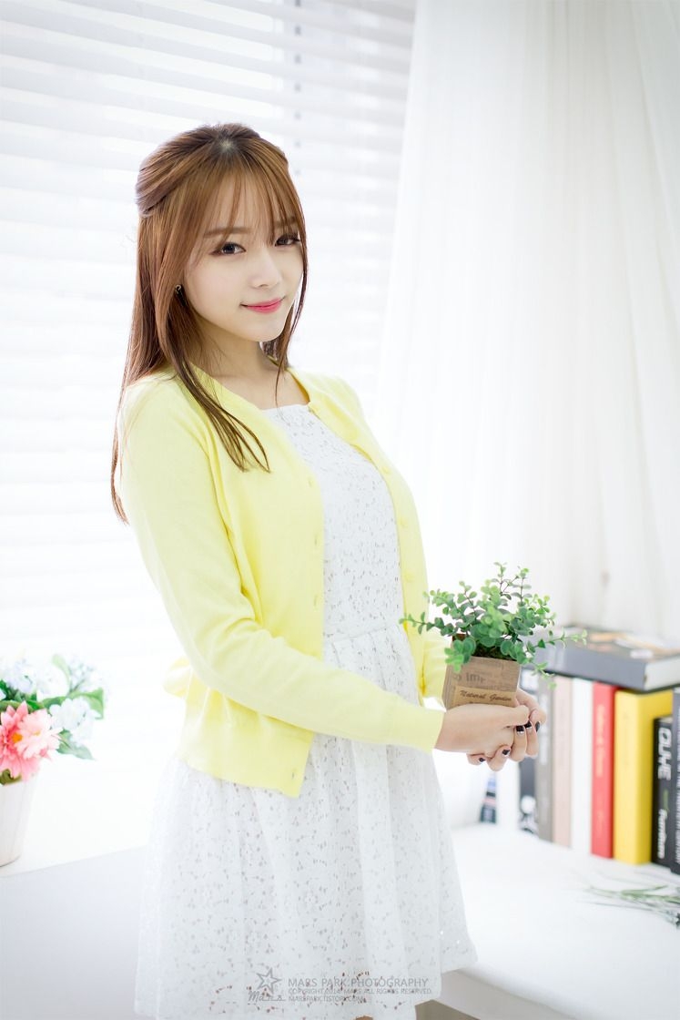 韩国美女模特韩智妍居家写真甜美迷人