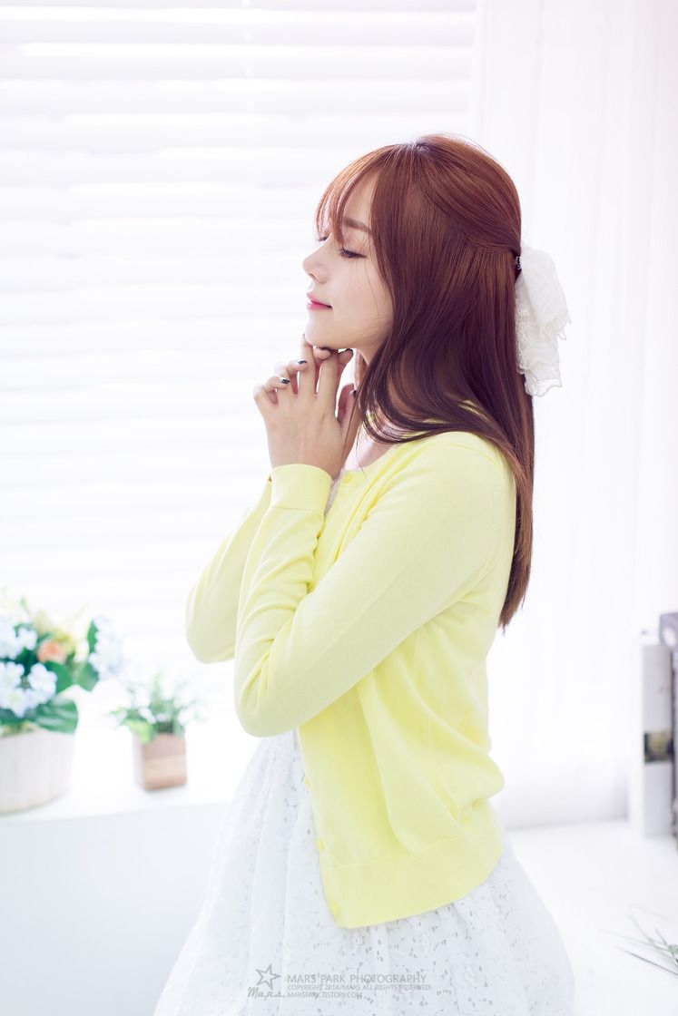 韩国美女模特韩智妍居家写真甜美迷人