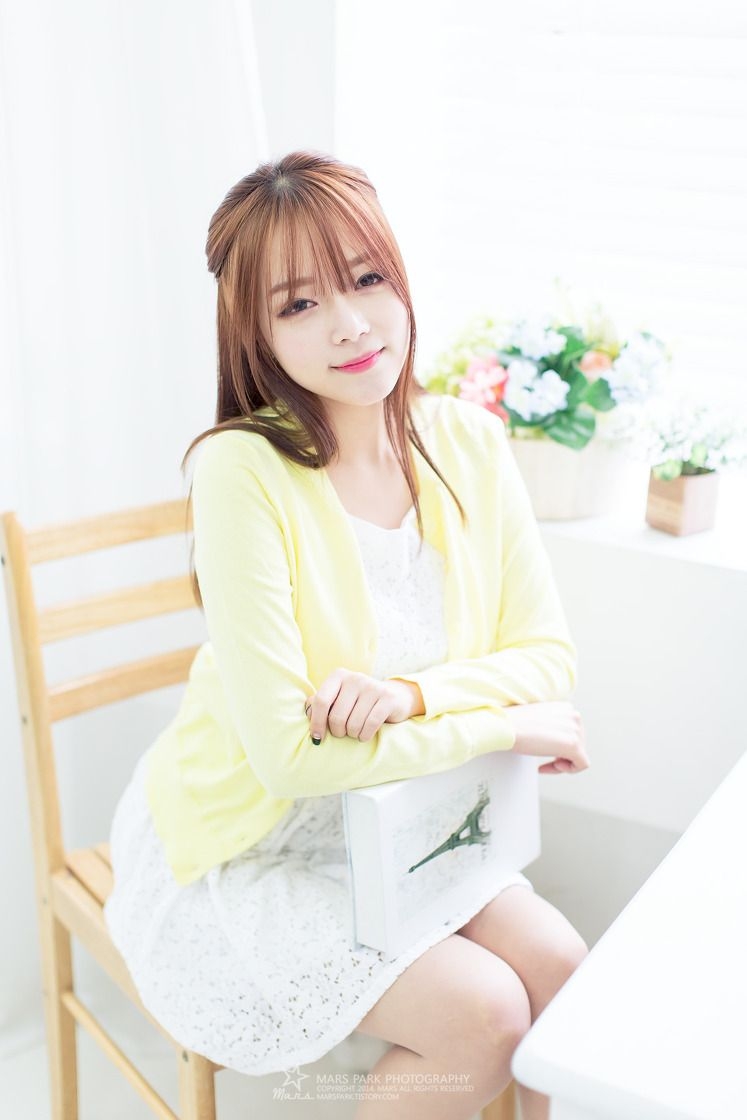 韩国美女模特韩智妍居家写真甜美迷人