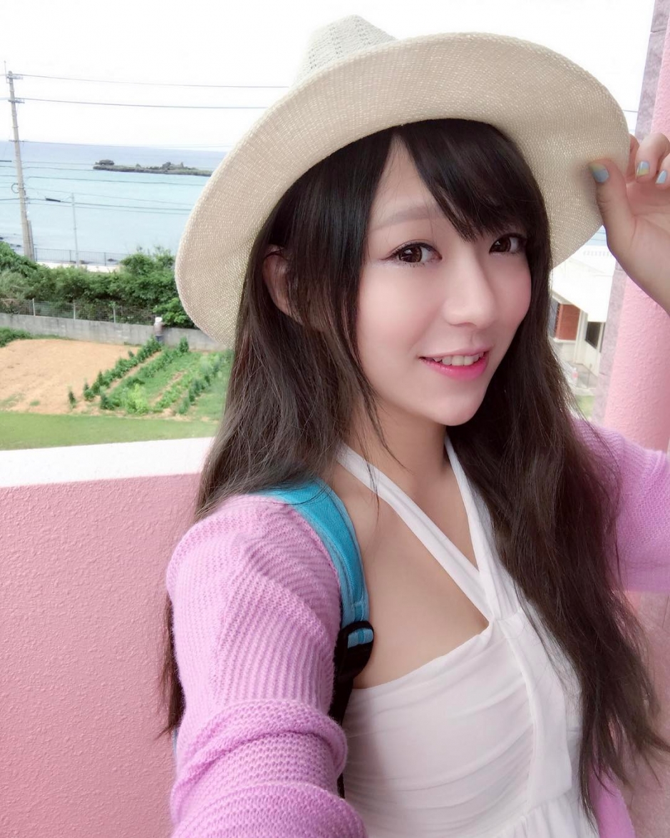 美女萝莉宝蔓性感自拍照美乳诱人