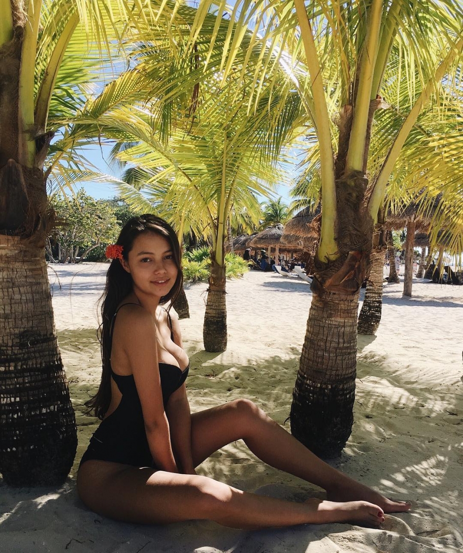 比基尼美女Fiona Barron性感私房照