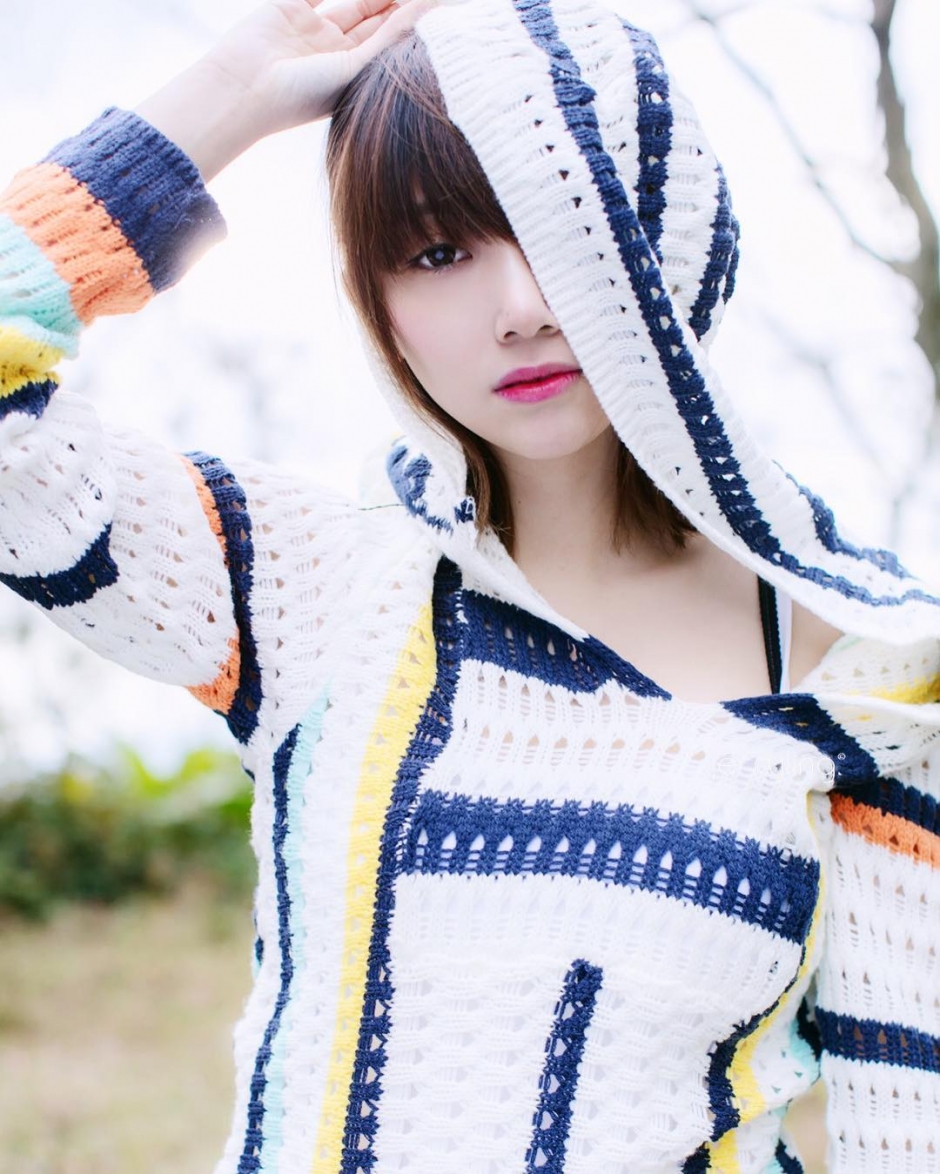 美女模特马俊怡私房内衣写真秀丰满身材