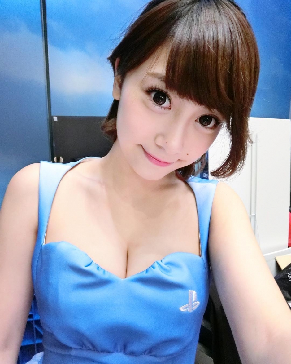 美女模特马俊怡私房内衣写真秀丰满身材