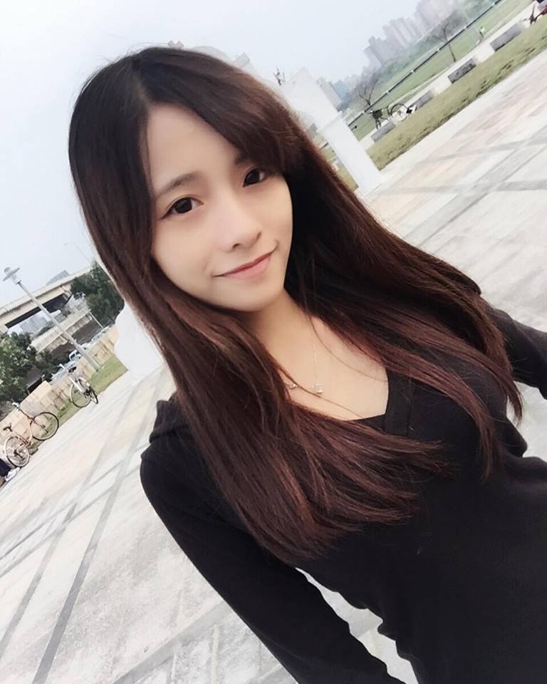 台湾美女萧卉君自拍美照可爱迷人