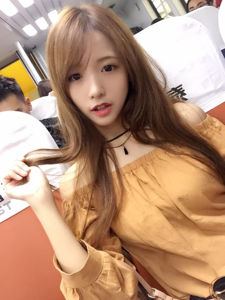 台湾美女萧卉君自拍美照可爱迷人