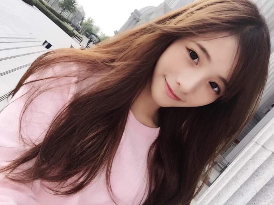 台湾美女萧卉君自拍美照可爱迷人