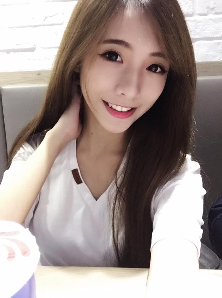 台湾美女萧卉君自拍美照可爱迷人