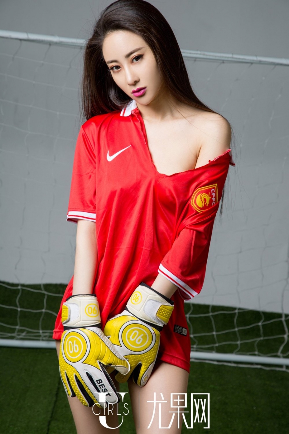 尤果网性感美女穆菲菲制服诱人写真