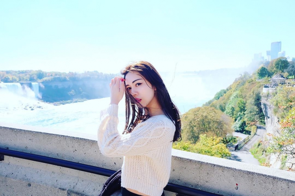 美女空姐心心ELLY甜美私房照长腿迷人