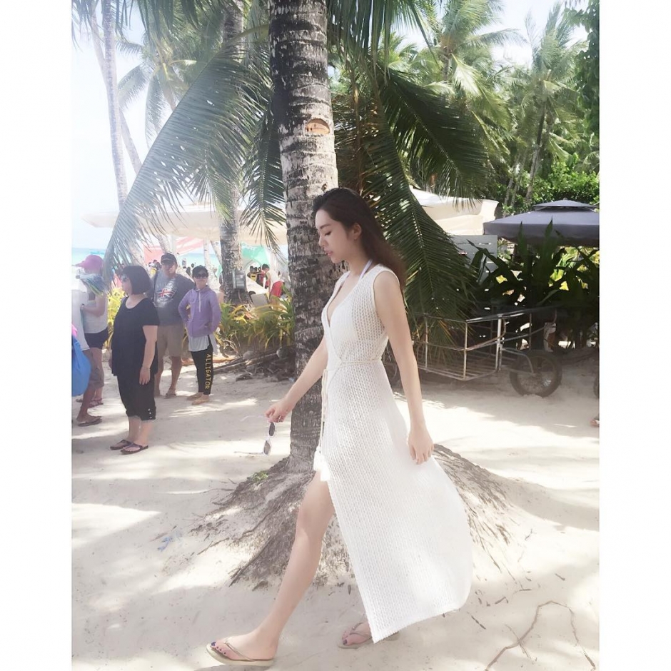 美女空姐心心ELLY甜美私房照长腿迷人