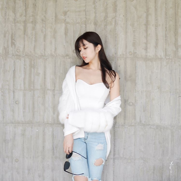 美女空姐心心ELLY甜美私房照长腿迷人