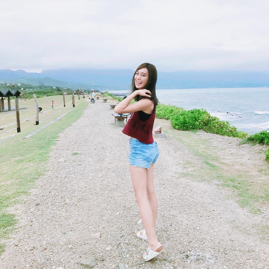 台湾美女陈侹伃生活写真美腿迷人