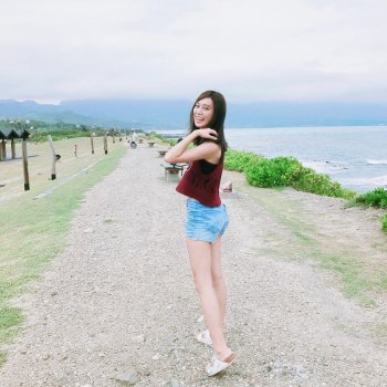 台湾美女陈侹伃生活写真美腿迷人