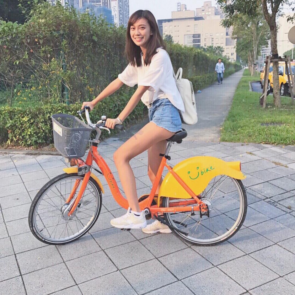 台湾美女陈侹伃生活写真美腿迷人