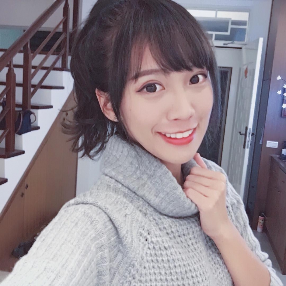 台湾美女陈侹伃生活写真美腿迷人
