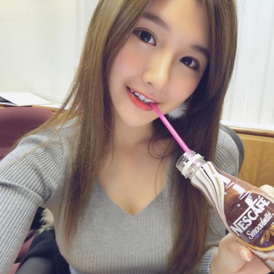 香港美女黄乐乐自拍私房照甜美迷人