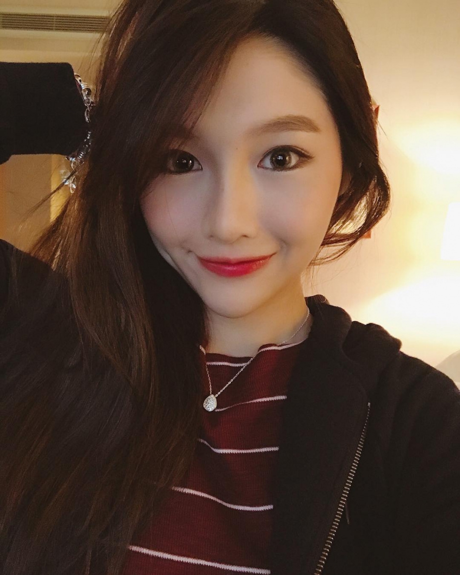 香港美女黄乐乐自拍私房照甜美迷人