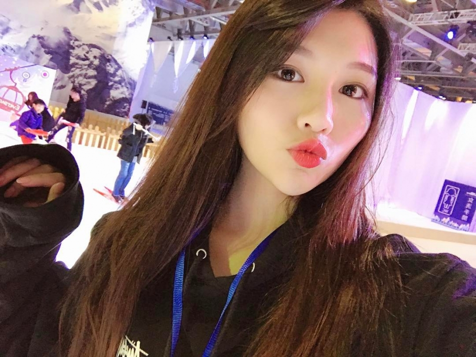 香港美女黄乐乐自拍私房照甜美迷人