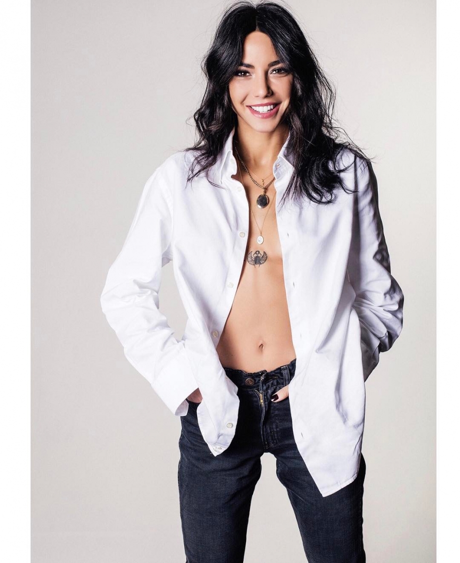 外国美女Chiara Biasi性感比基尼写真