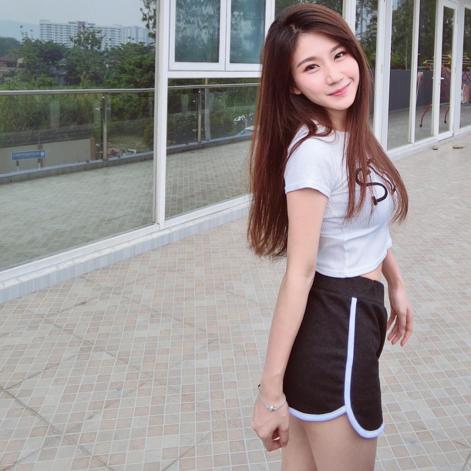 大马美女Josephy Li生活自拍照酥胸诱人