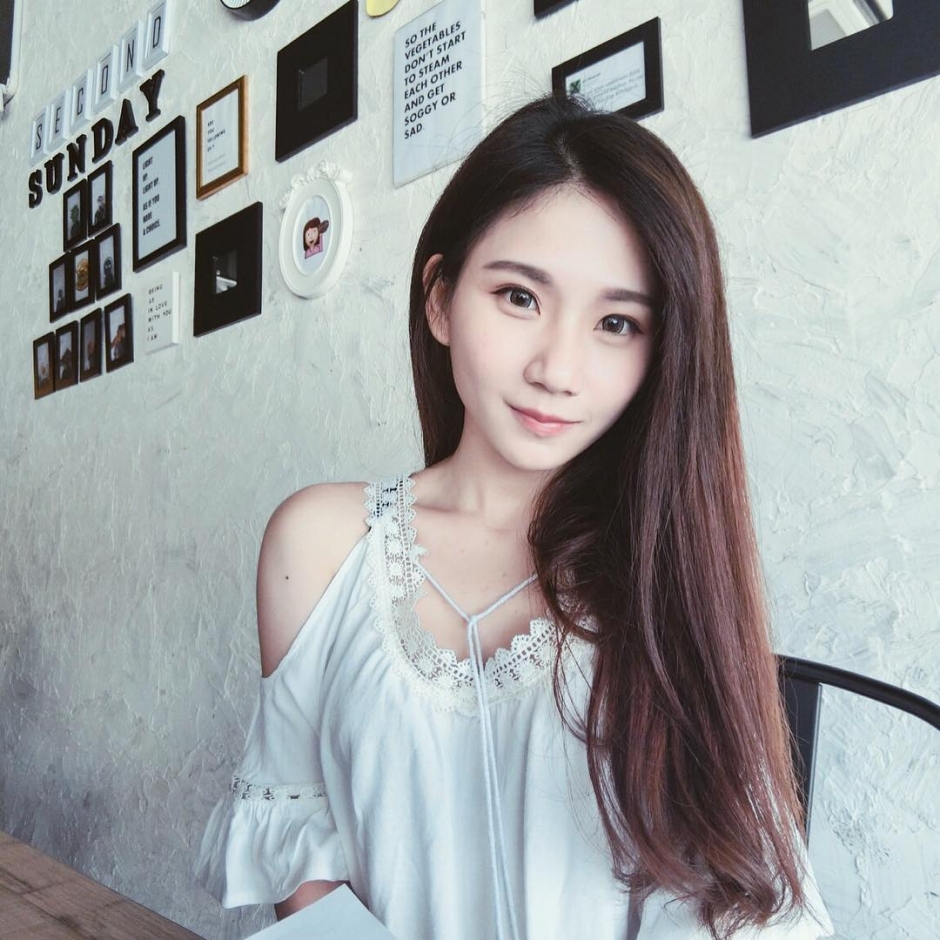 大马美女Josephy Li生活自拍照酥胸诱人