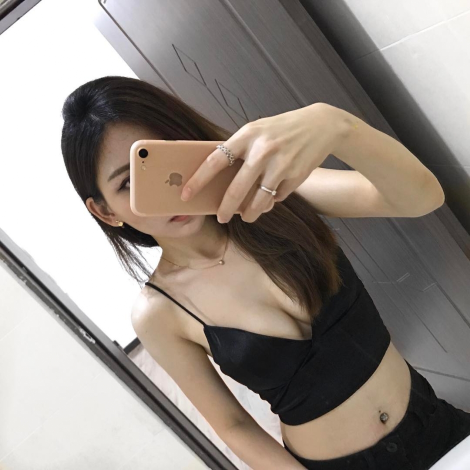 大马美女Josephy Li生活自拍照酥胸诱人