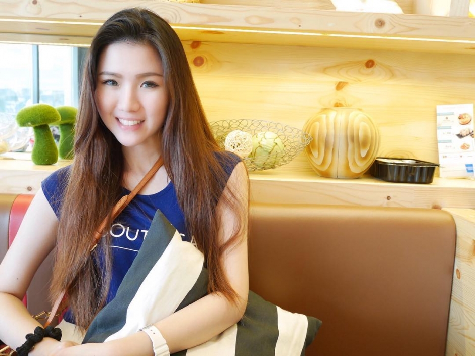 美女空姐Chia Yin自拍私房照甜美迷人