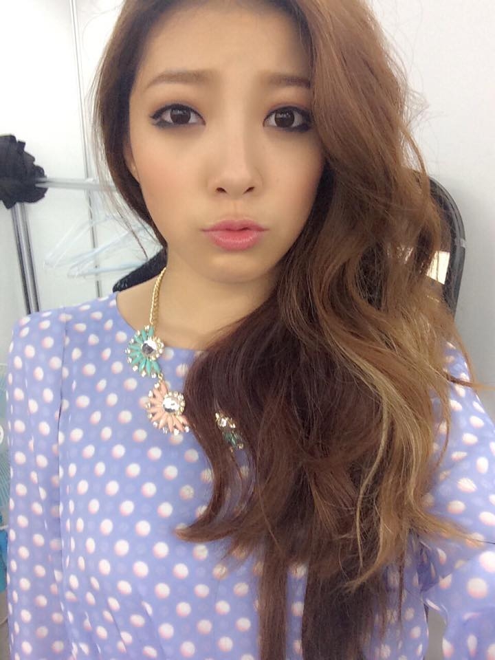 台湾美女周颖立比基尼写真笑容迷人