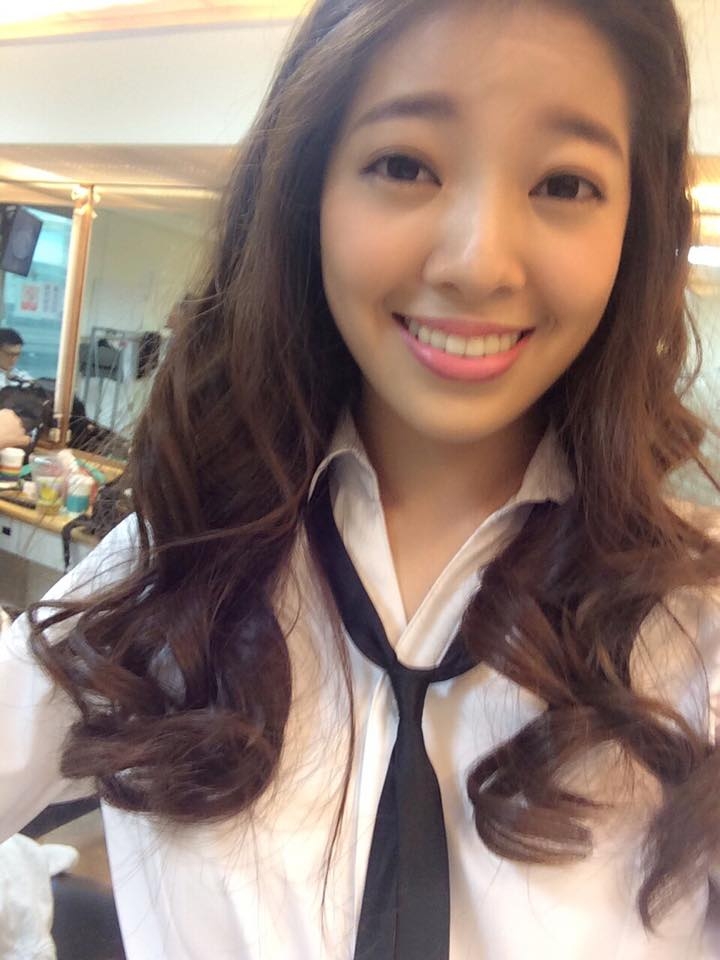 台湾美女周颖立比基尼写真笑容迷人