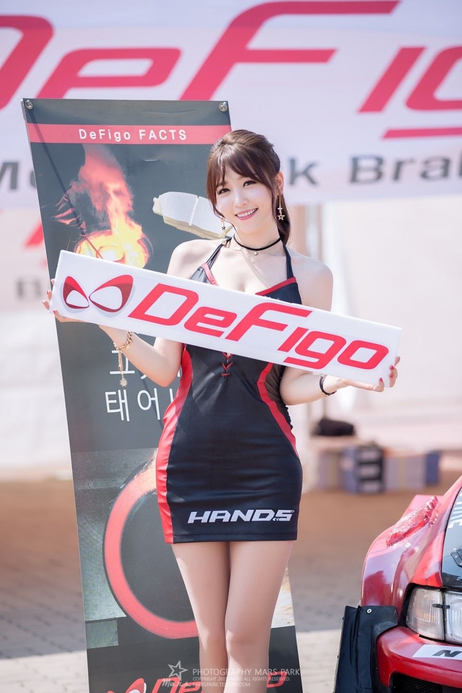 韩国美女车模李仁慧车展写真气质迷人