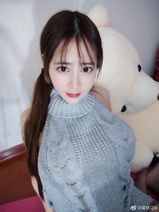大胸妹子蜜桃Q妹微博养眼图片