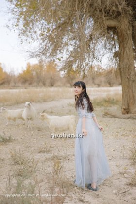 平面模特之应沙漠唯美写真清纯迷人