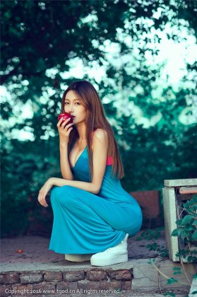 推女神模特耿晶蕾丝长裙写真美胸诱人