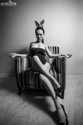 头条女神绮儿兔女郎性感写真美乳诱人