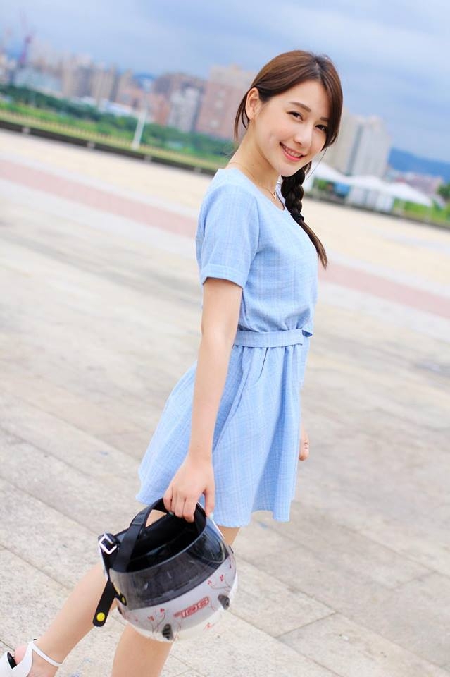 美女模特陈乐乐自拍美照甜美迷人