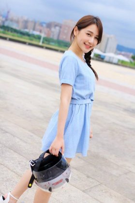 美女模特陈乐乐自拍美照甜美迷人