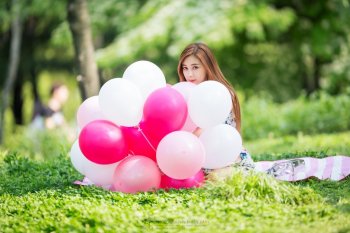 韩国美女金河律街拍写真唯美迷人