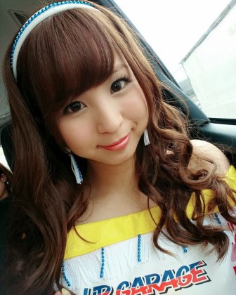 日本赛车女郎安田七奈制服写真