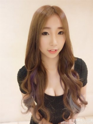90后甜美校花宝哥Divena私房生活照